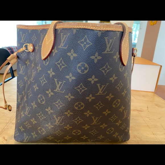 Louis Vuitton Neverfull M - Picture 9 of 14